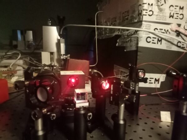 Montaje óptico para el batido de frecuencias asociado al experimento del pascal cuántico
